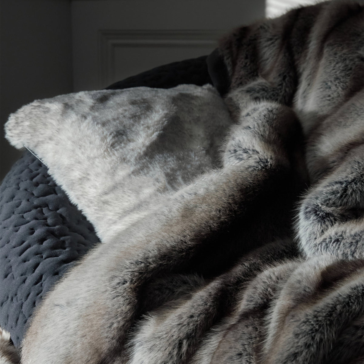 Luxury Soft Faux Fox Fur Blanket | Eco-Friendly 3CARATS
